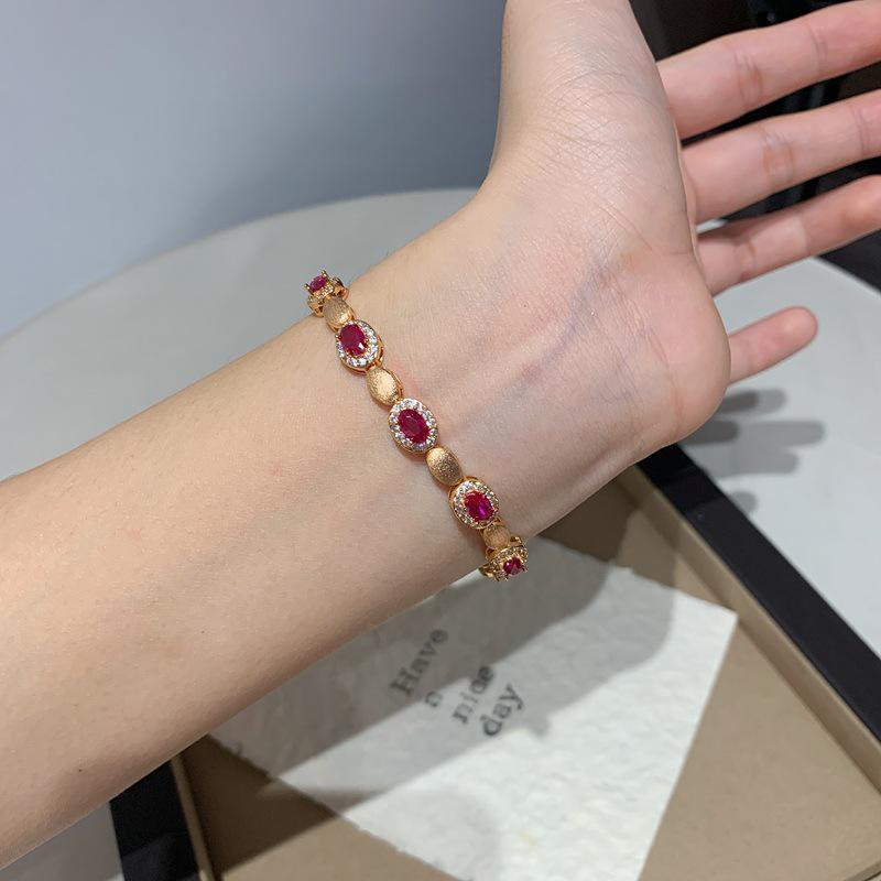 Armband im Vintage-Stil mit Taubenei-Gesicht, farbigen Diamanten und Schweinenasen-Anhänger; Ultra-funkelndes Sternenhimmel-Armreif.