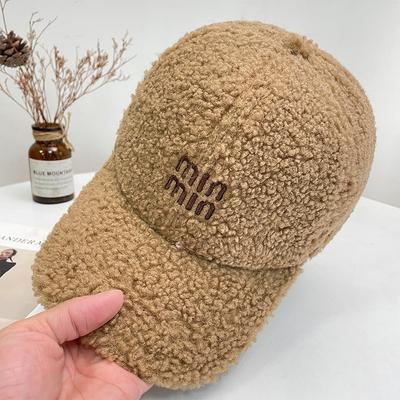 Herbst- und Winter Lammwolle Buchstaben Baseballkappe für Damen Vielseitige Retro Gebogene Krempe Gesicht Zeigende Kleine Mütze Warme Plüsch Schirmmütze für Herren