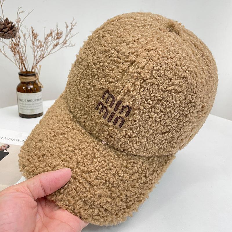 Autumn and Winter Lamb Wool Letter Baseball Cap for Women Versatile Retro Curved Brim Face Showing Small Hat Warm Plush Peaked Cap for Men