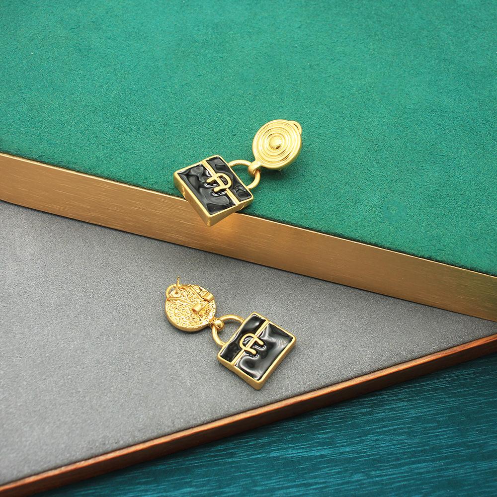 Design Leichter Luxus Premium Gefühl Tasche Ohrringe Nadel Klein Duftender Wind Vergoldet Ohrstecker Mittelalterlich Schlichtes Gold