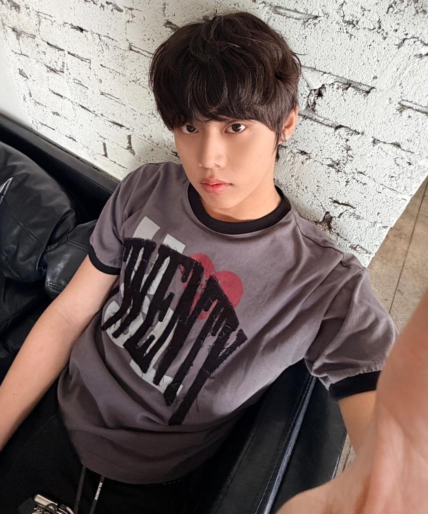 Eontaiteulseoul Untitled Drip Applique Ringer Crop Short Sleeve Charcoal