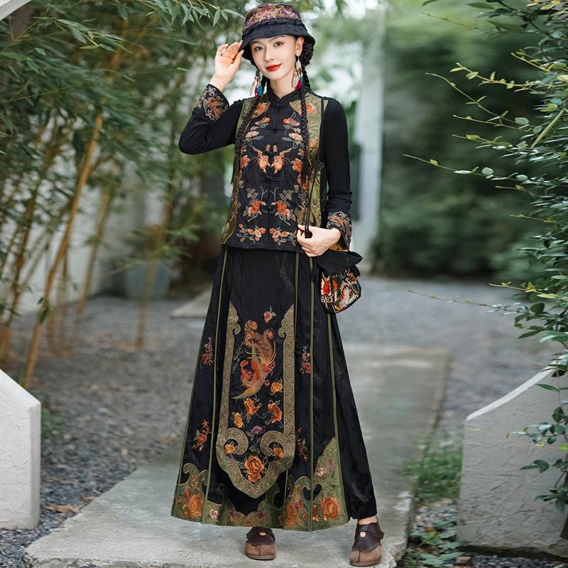 Dámská vyšívaná vesta etnického stylu se stojáčkem a žabkovým zapínáním