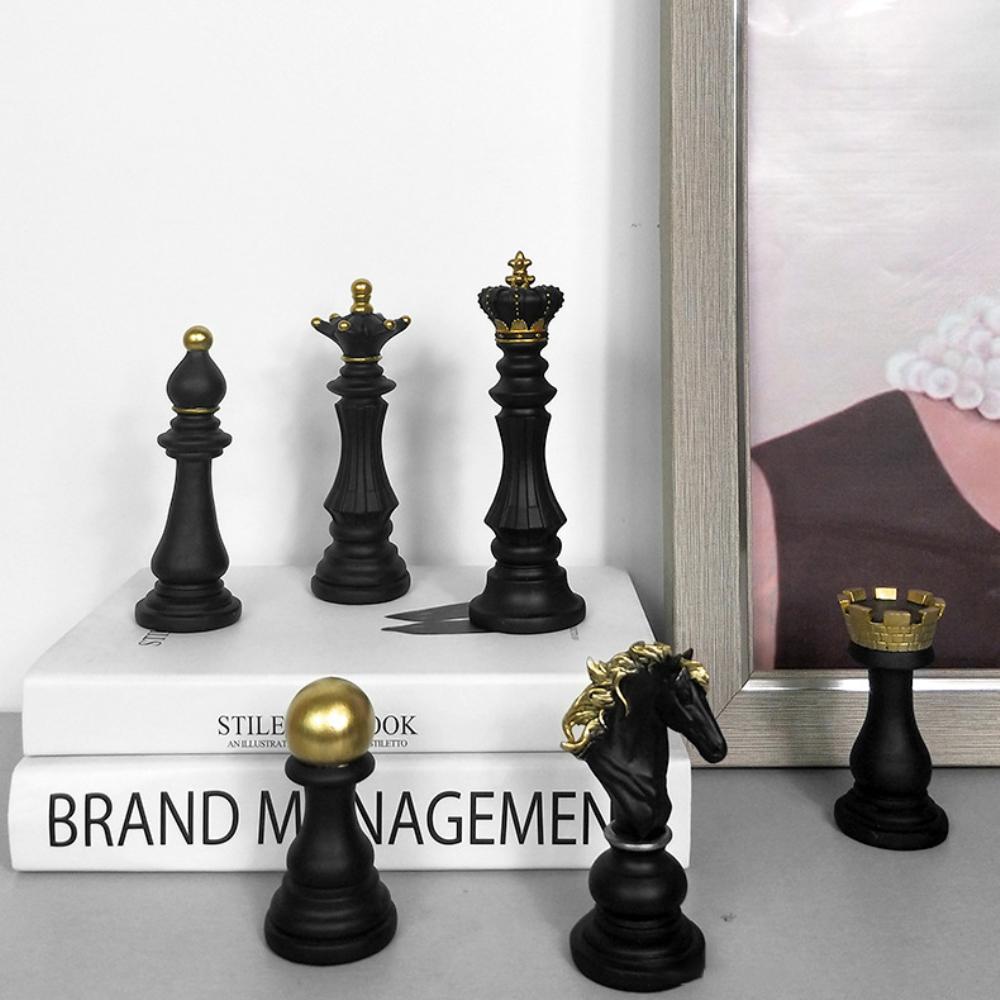 Creative Black And White Statue Chess Decor Piece Retro Resin Chess Figures Statue Office Home Ornament Gifts Chess Decoration