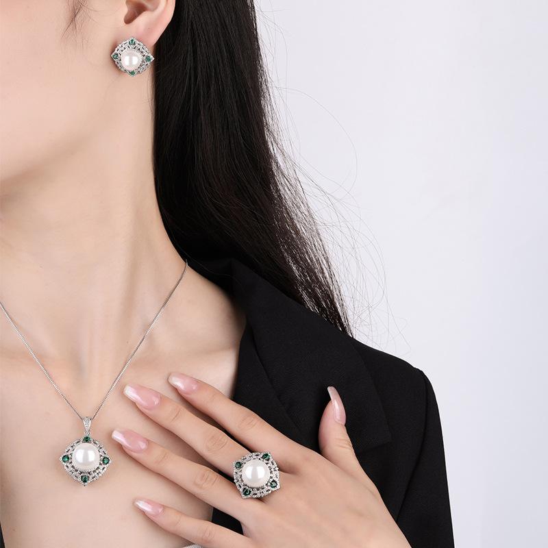 Jewelry Copper Bottom Gold-Plated Fritillary Pearl Simulation Emerald Diamond Temperament White Bead Set