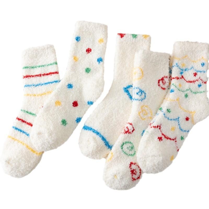 5/10 Pairs Casual Coral Fleece Socks for Women with Fresh and Colorful Dot Patterns Winter Warmth Postpartum Socks Fleece Sleep Socks for Home Use