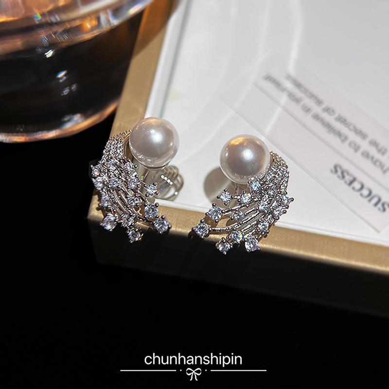 

Moon Shadow Meteor Full Zirconium Ear Clips Pearl No Ear Piercing Silver Needle Earrings Women s Premium Sense Niche Mosquito Coil Disc Earrings