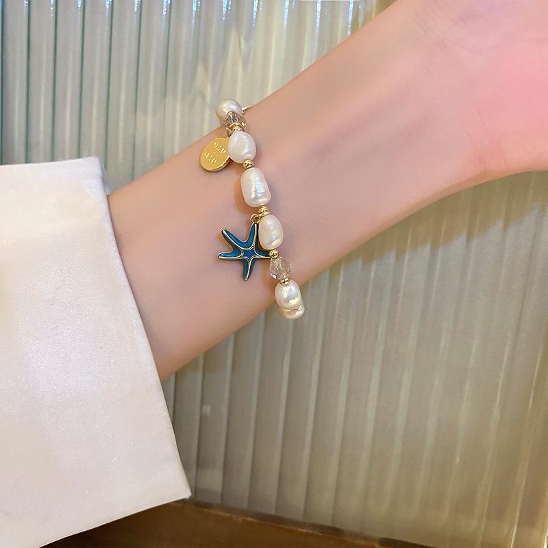 Retro Zircon Cat Pearl Bracelet: Elegant, Fashionable, and Versatile Jewelry for Women.