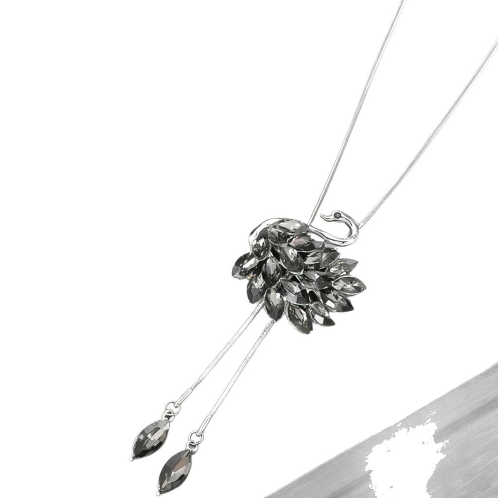 Luxury Non-Fading Korean Fashion Sweater Necklace: Autumn/Winter Women's Niche Design Pendant