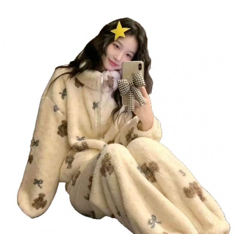Set Pijama Confortabil din Fleece Coral pentru Femei Cu Fundă Imprimeu Urs Larg Cald Îmbrăcăminte de Noapte Ținută de Casă de Iarnă