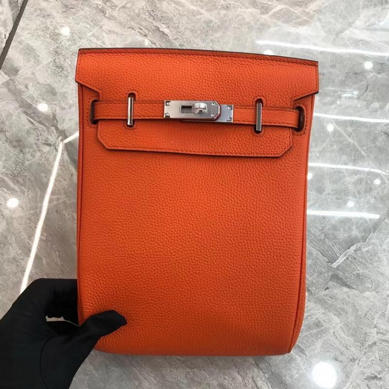 2026 Neues TOGO-Leder geschlechtsneutral gleicher Stil, Rindsleder erste Schicht rundes Schlossloch Brusttasche, einzelne Schulter Kelly-Leder Rucksack