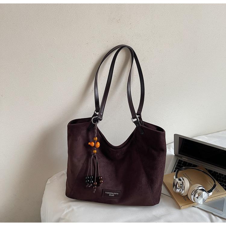 

Повседневная замшевая сумка большой вместимости женская 2025 новая ретро сумка-мессенджер через плечо для поездок на работу, мягкая сумка-тоут темно-коричневого