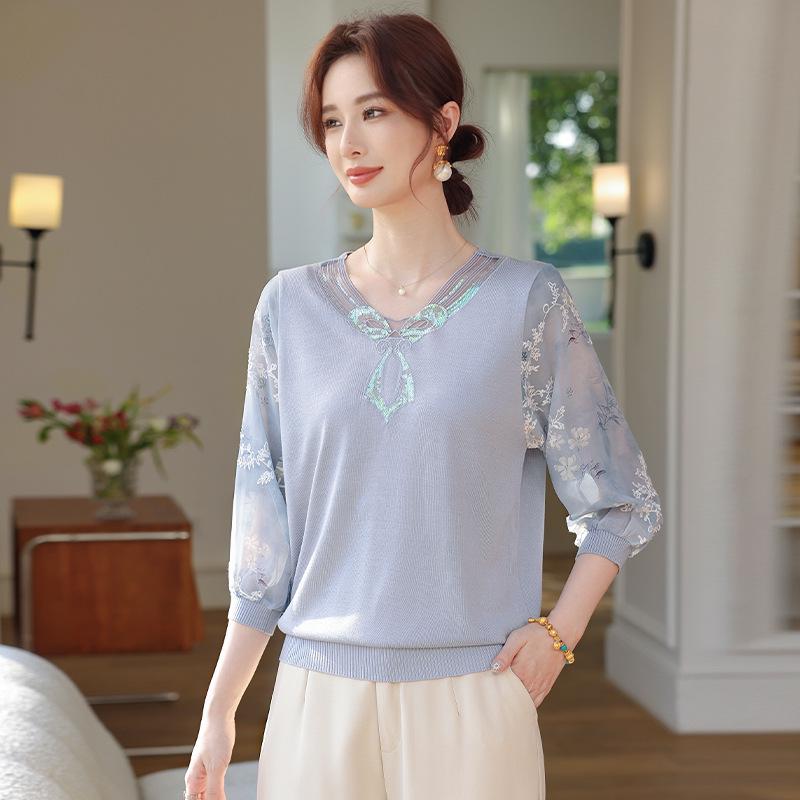 Mom's Spring V-neck Knit Top with Gauze Sleeves, Stylish Thin Layer for Middle-aged and Elderly Women.