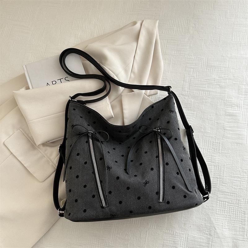 

Простая и стильная сумка-тоут большой вместимости под мышку, новый нишевый дизайн лета 2024, модная плечевая сумка для通勤