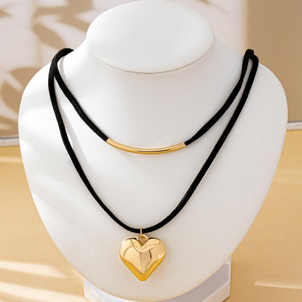 One Piece of Women's Pendant Necklace Ccb Heart-Shaped Velvet Rope Fashion Simple Pendant Necklace Suitable for Daily and Holiday Wear