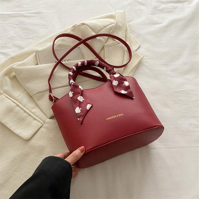 

Chic And Practical Korean Style Large Capacity Tote Bag With Soft Structure червоний