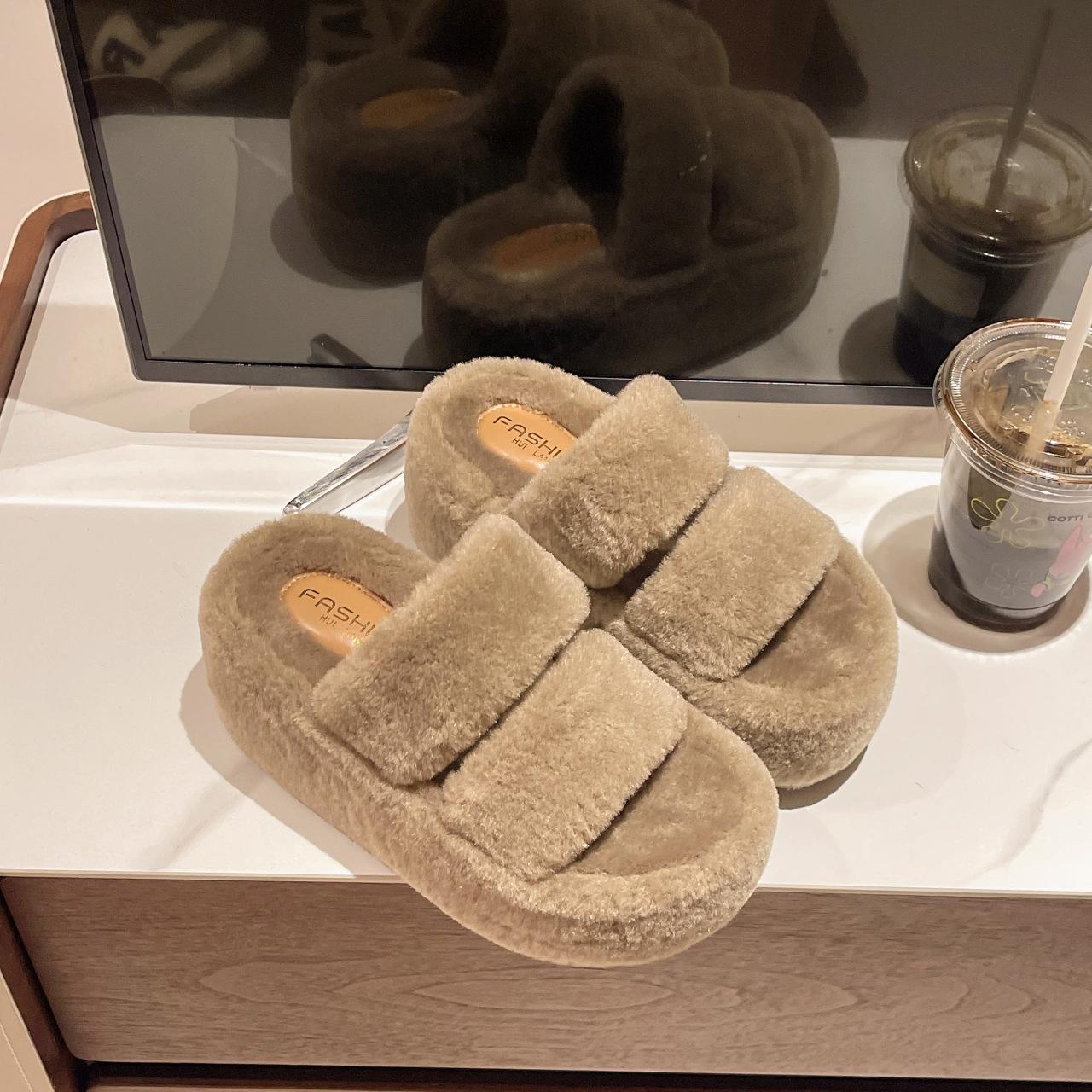 

8 cm fluffy shoes women wear 2024 Internet celebrity explosion autumn and winter out thick-soled lightweight plush cotton slippers 39 хакі