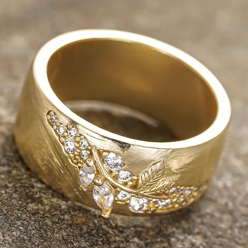 Huitan Leaf Design Wedding Band Women Rings Gold Color Sparkling Cubic Zirconia Anniversary Party Modern Fashion Lady Jewelry