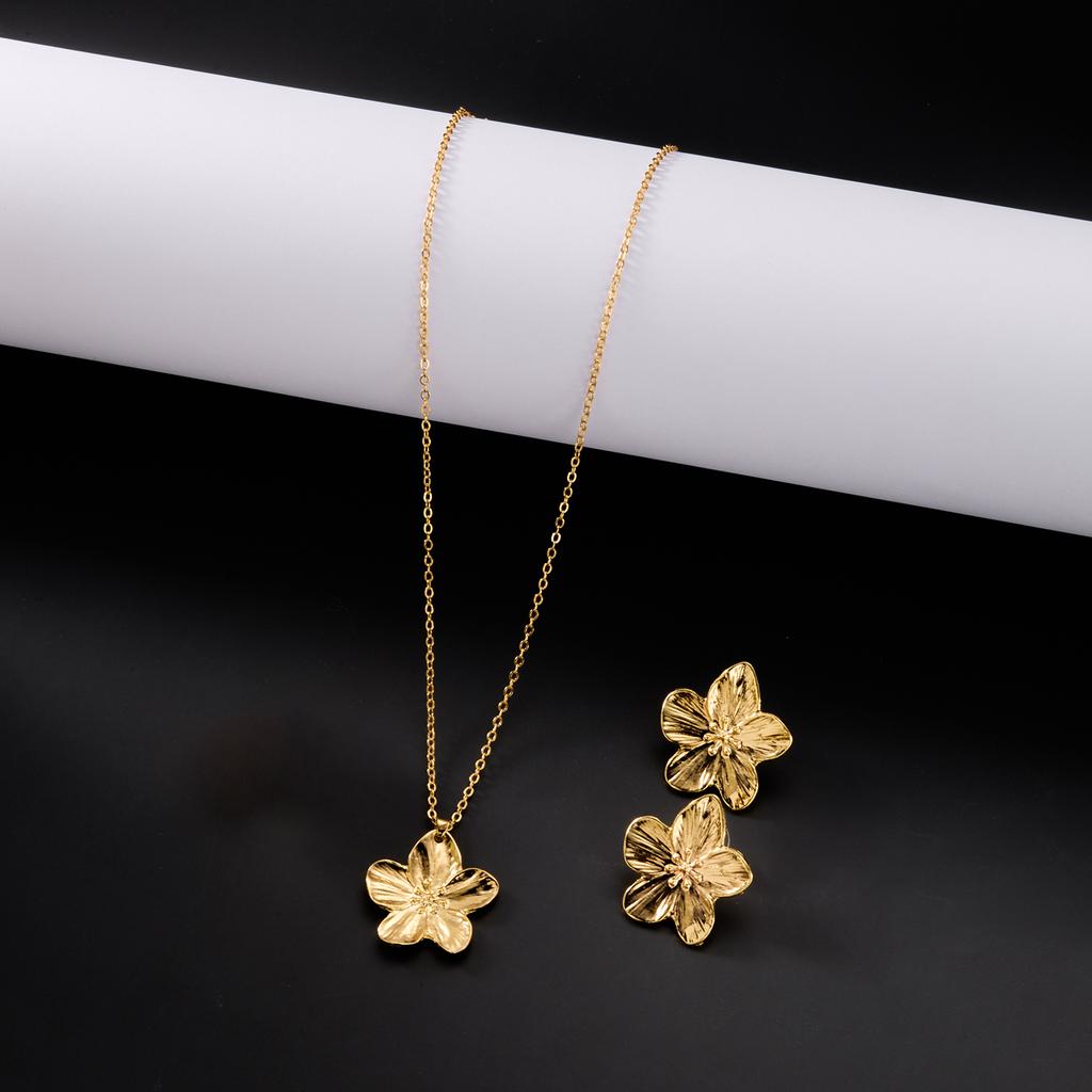 Fashion Romantic 5 Petal Flower Pendant Necklace for Women Delicate Gold Color Floral Chain Perfect Valentine Jewelry Gift