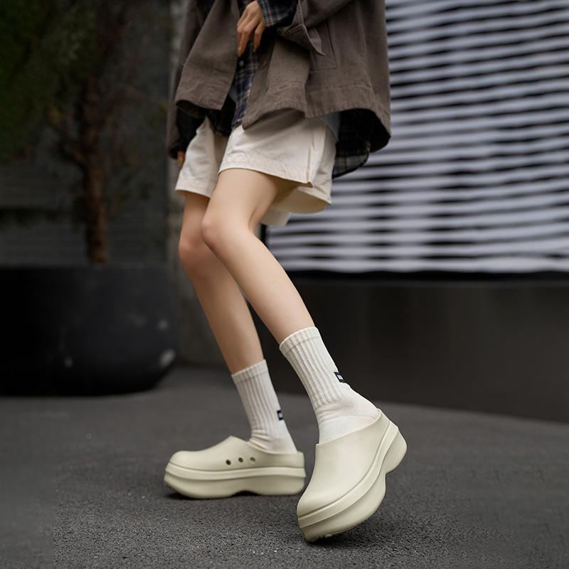 New Style of Shoes: One-step Height-increasing Thick-soled Outdoor Waterproof Flip-flops