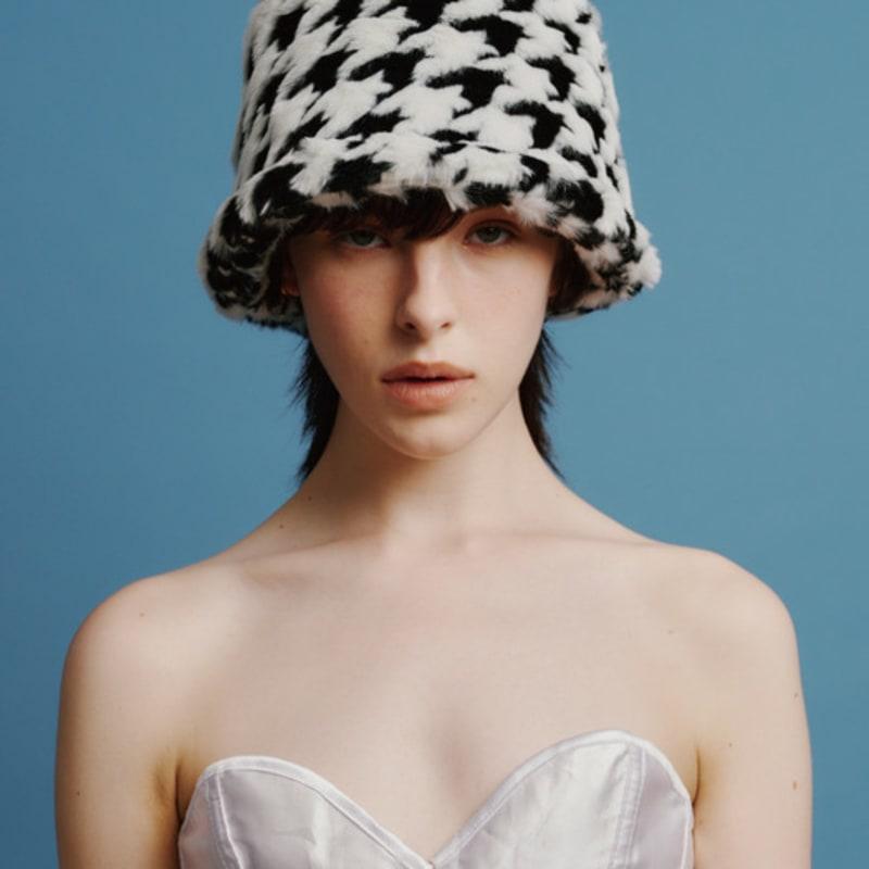 

poesiedame [Life PORTRAIT] Fur meatel hat in houndstooth check FREE