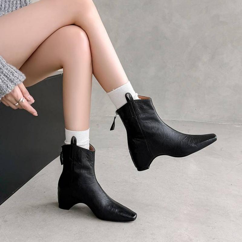 Autumn and winter leather women's leather boots versatile round head medium heel large size women's boots new rear zipper sheepskin low boots women