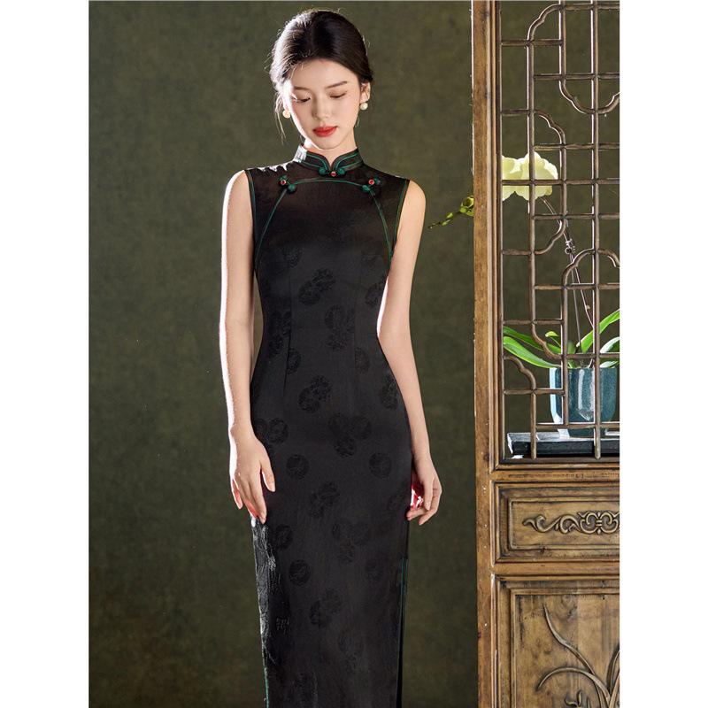 Black Sleeveless Jacquard Qipao: Retro, Elegant Spring/Summer Dress for Women