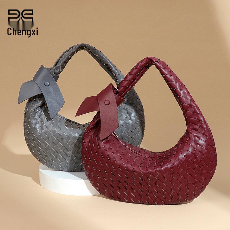 Large Capacity Woven Shoulder Bag - Trendy Crescent Dumpling Handbag, Underarm Style.