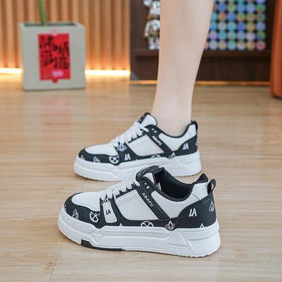 Kleine weiße Schuhe Frühling Neue Sportschuhe Damen Schuhe Dad Shoes Ins Tide Board Schuhe Vielseitige Schuhe