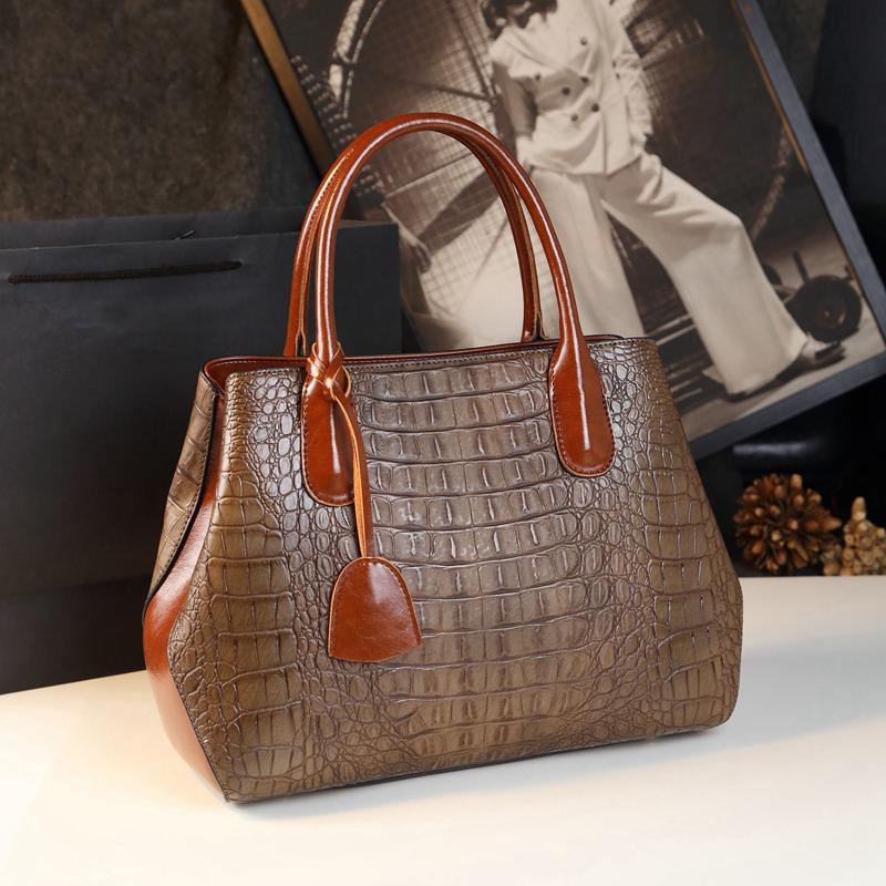 

Large Bag Women S Large Capacity Middle-Aged Leather Women S Bag Crocodile Pattern Mother-In-Law Handbag
