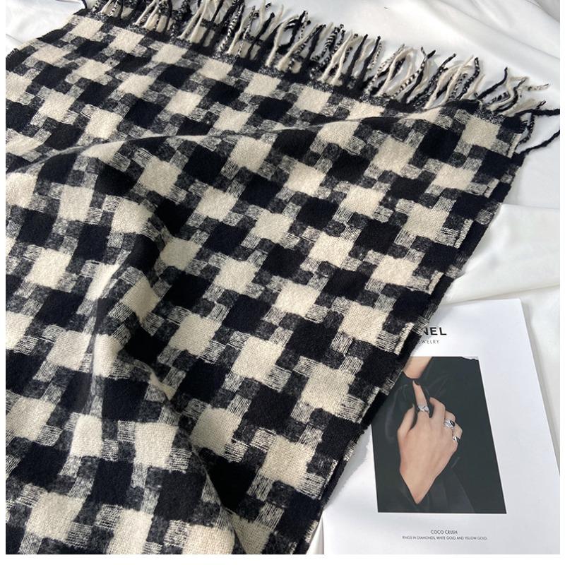 Black and White Plaid Scarf Women's Autumn and Winter New Imitation Cashmere Fringed Scarf Thickened Warm Shawl