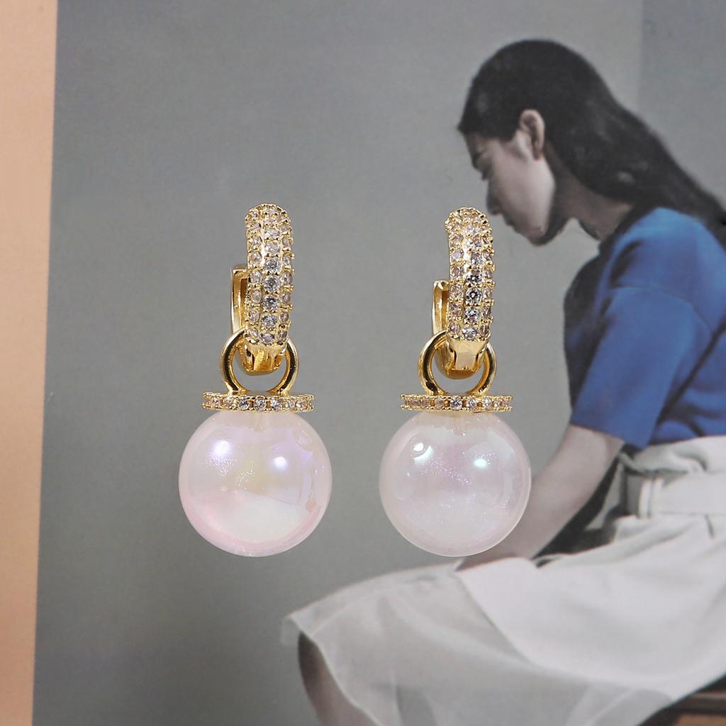 Exquisite Korean Niche Design Earrings, Exquisite Fashion, Light Luxury, and Full of Pearl Earrings