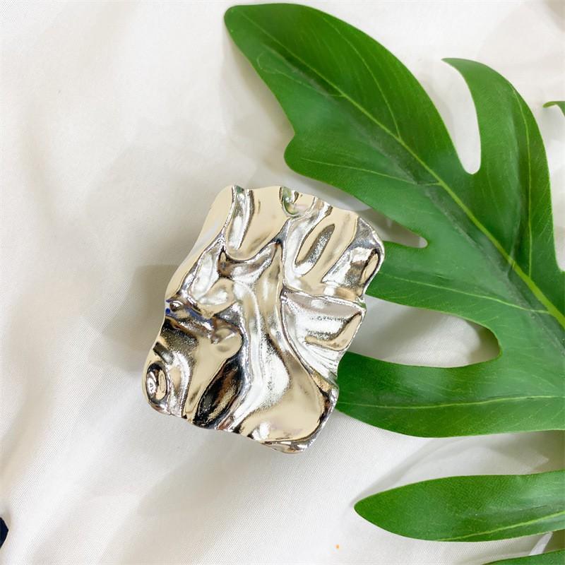 

Personalized Metal Ins Style Creative Alien Retro Wrinkle Plated Phone Stand Scalable Lazy Desktop Airbag