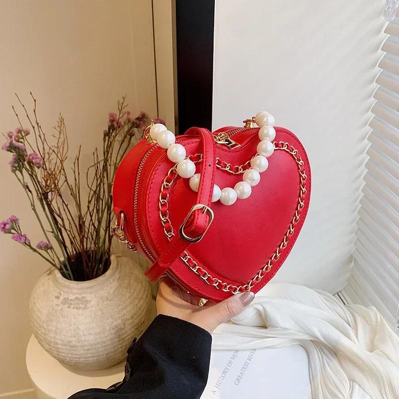 Meistverkaufte exquisite einzelne Schultertasche für Damen, neue herzförmige Perlenschuhtasche mit hoher Textur, Braut-Rotkettentasche
