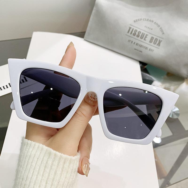 Non-polarized Retro Square Large Frame Butterfly Shape Sunglasses Women Fashion Cat's Eye Street Shoot Eyeglasses