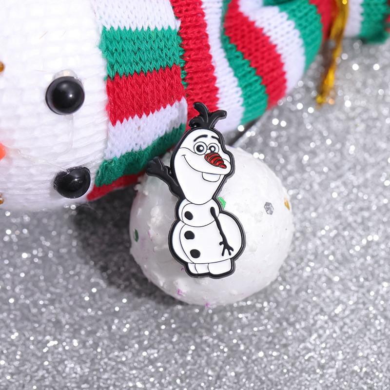 Entzückende Cartoon Schneemann Legierungsbrosche Charmantes Accessoire für ein lustiges Mode-Statement