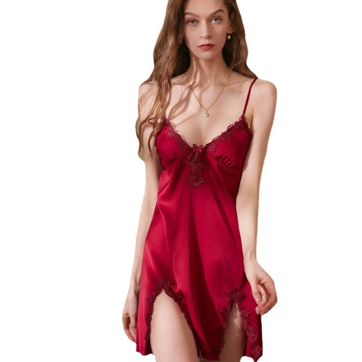 Women's Ice Silk Camisole with Detachable Bra Pads - Sexy, High-End Nightgown for Spring and Autumn