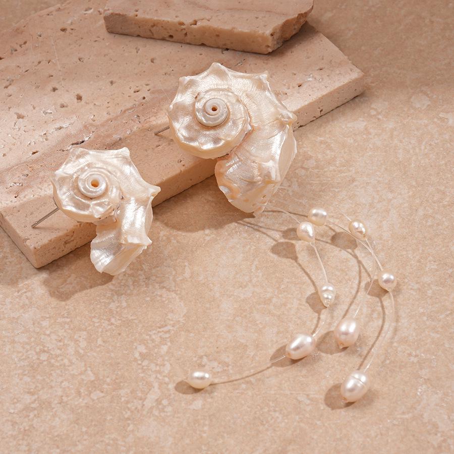 Luxuriöse Rote Blume Quastenohrringe: Stilvolle, Hochwertige Statement-Ohrstecker für Damen