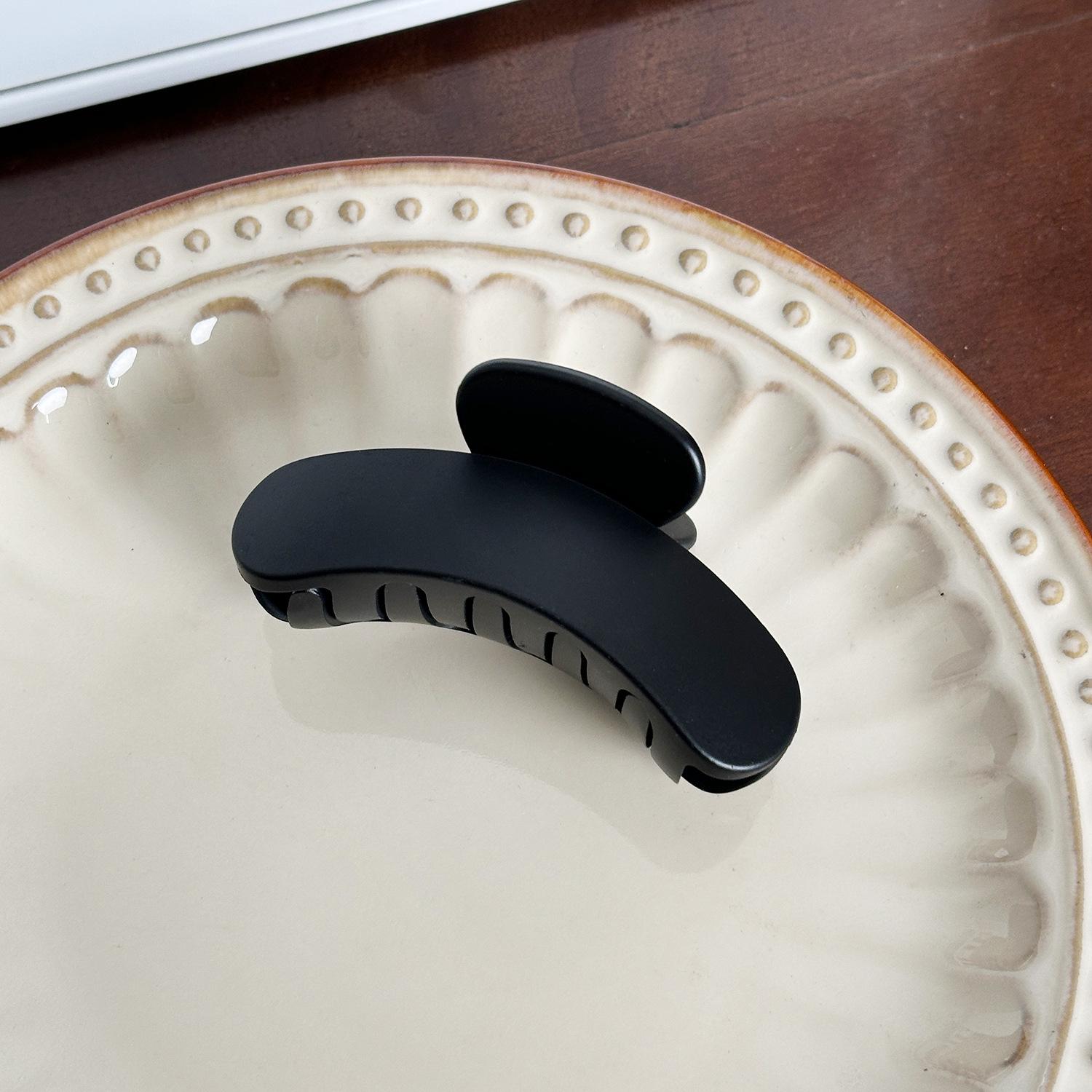 

Модная большая заколка-краб для волос для женщин с уникальными формами и элегантными вариантами цвета Black Curve