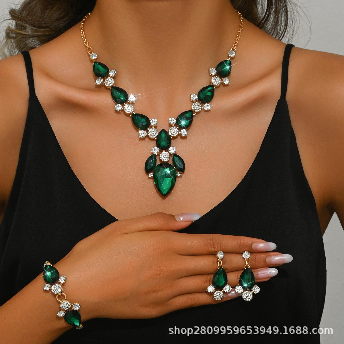 

Amazon Универсальный набор из трех предметов: ожерелье, серьги и браслет с полным бриллиантовым покрытием, в виде капли воды, из сплава, преувеличенный