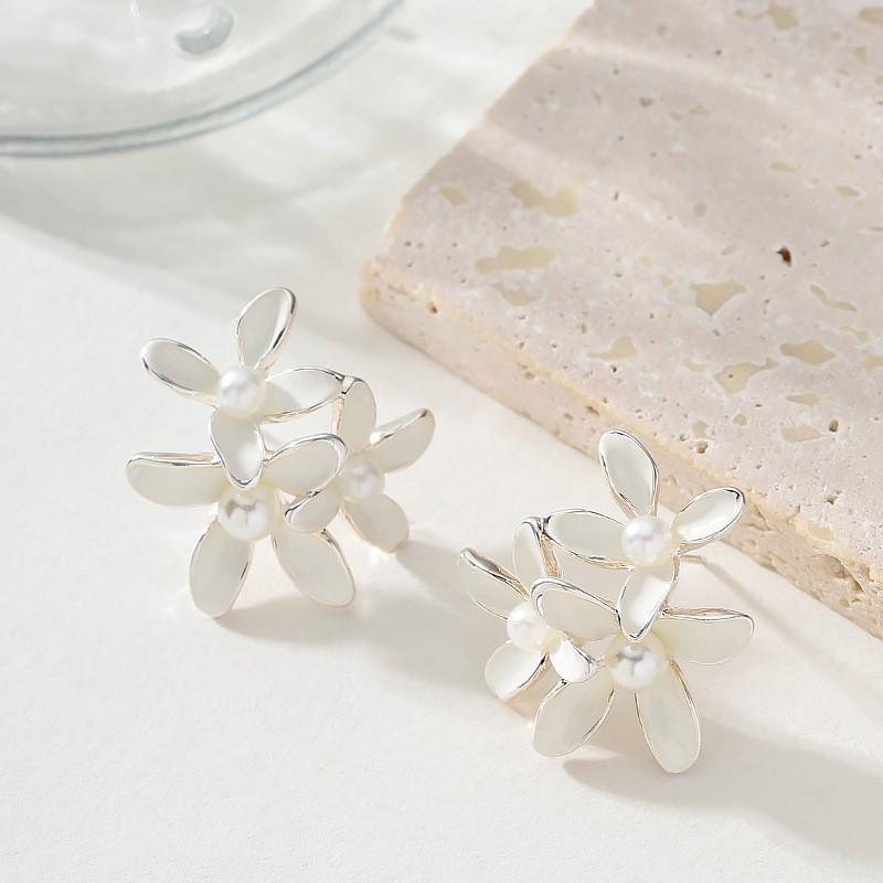 Stylish and exquisite design sense, bright and round Shijia pearl stud earrings, earrings, temperament, senior earrings, vacation style accessories