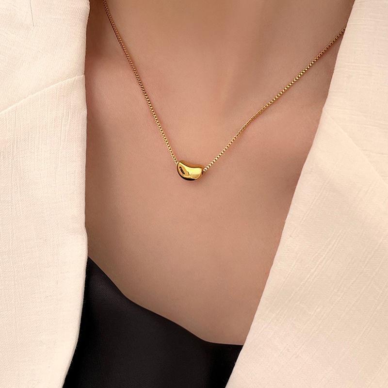 Korean Style Bean Pendant Necklace for Women - Versatile, Niche Design Clavicle Chain with Unique Personality