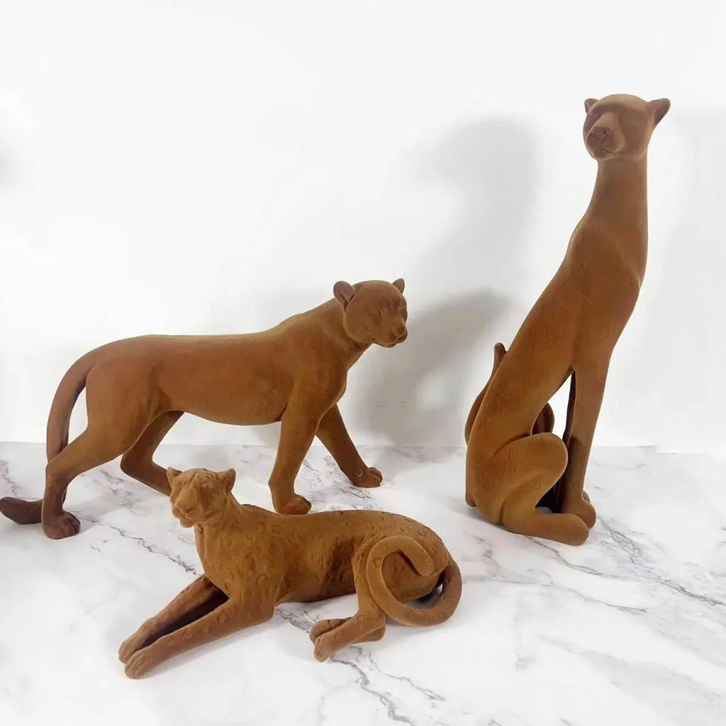 Rzeźba z żywicy lamparta, symulowane dekoracje zwierzęce, figurki dekoracyjne geparda, akcesoria dekoracyjne