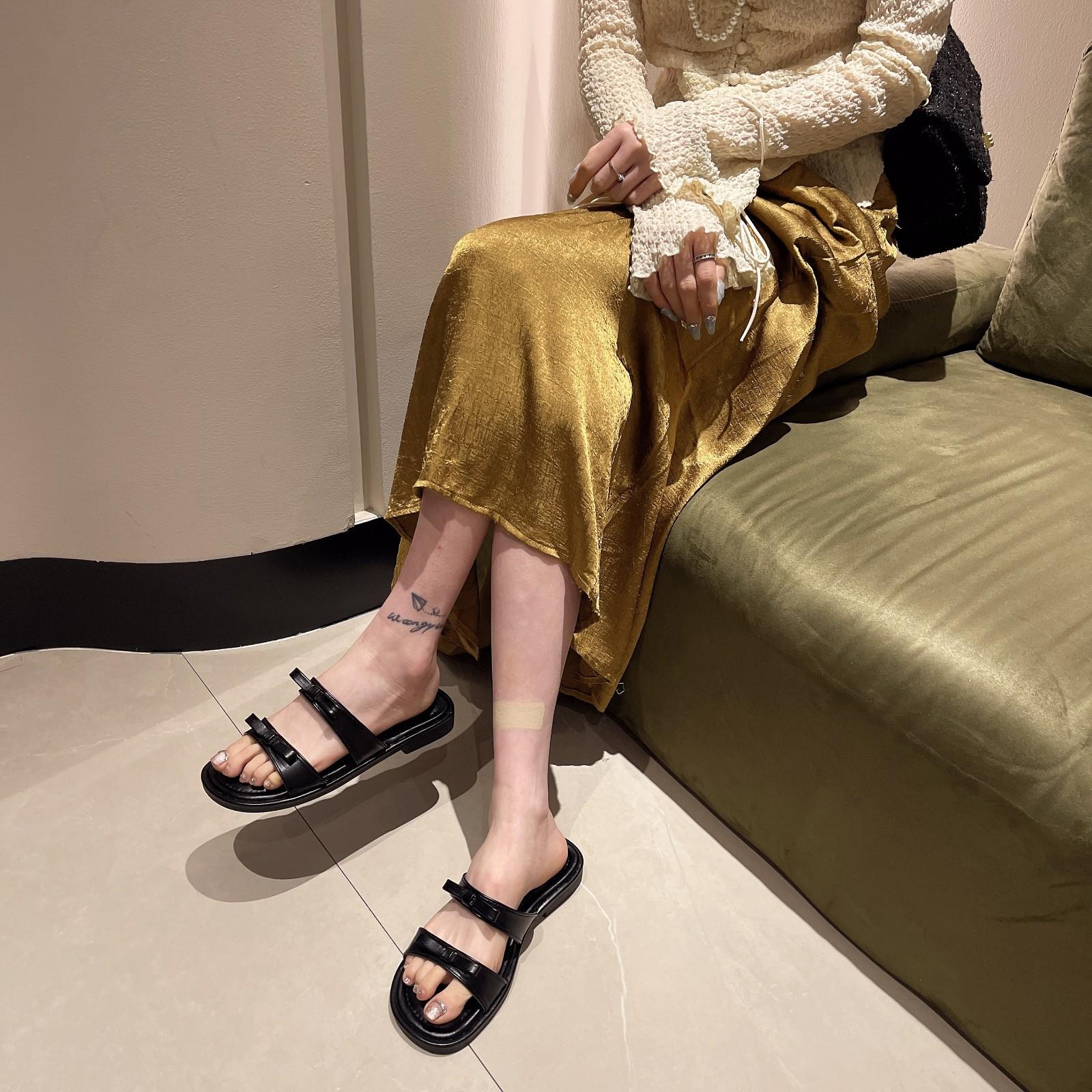 

Evening breeze gentle slippers women s 2025 summer new fashion platform sandals high sense with skirt bow sandals 40 чёрный