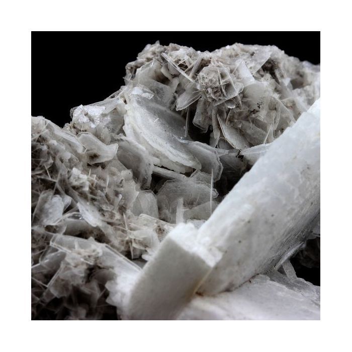 Pierres et Minéraux. Baryte. 1373.0 ct. La Mure, Isère, France..