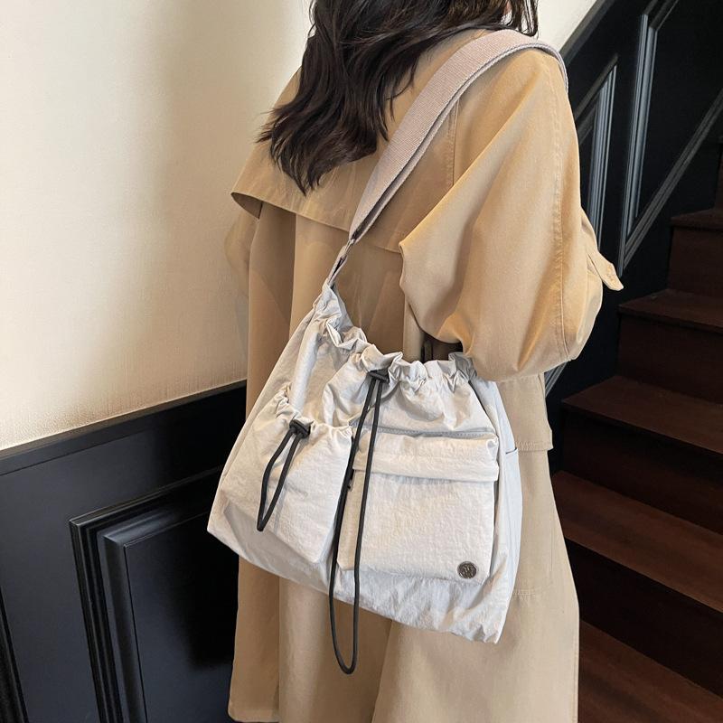 Fashion nylon shoulder bag new simple drawstring messenger bag versatile large capacity lightweight tote bag