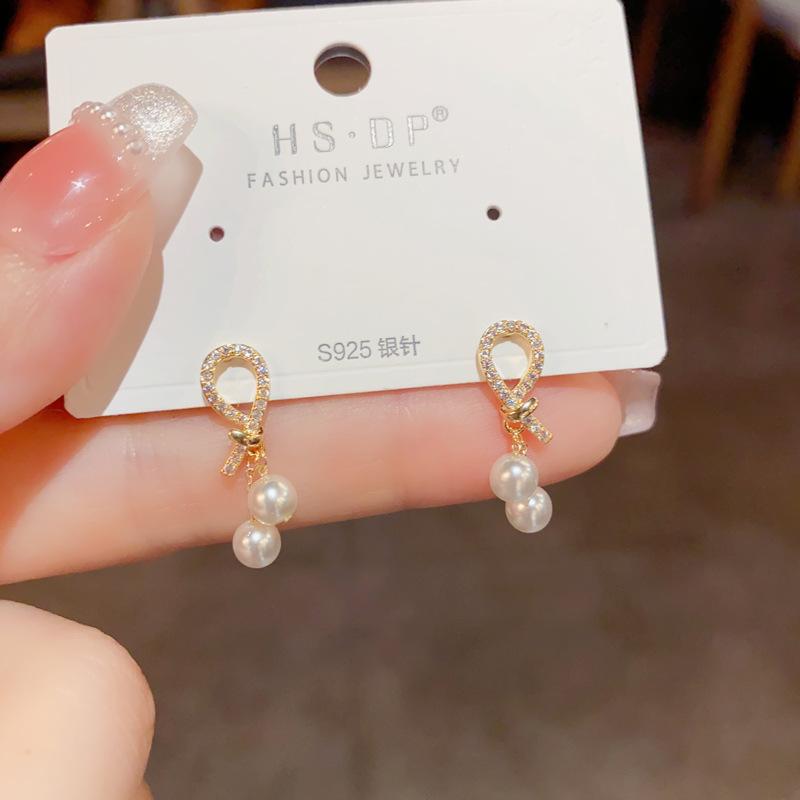 Pearl Light Luxury Style Simple Daily Commuting Style Personality Design Earrings Temperament Fashion Earrings