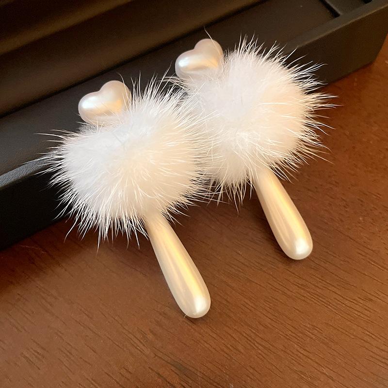

Silver needle hairball love artificial pearl earrings autumn and winter senior sense sweet earrings personalized design super fairy earrings women