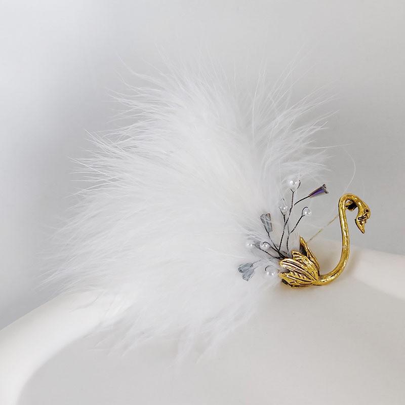 Elegant Flamingo Crystal Brooch: Cute Animal Pin for Coats or Jackets