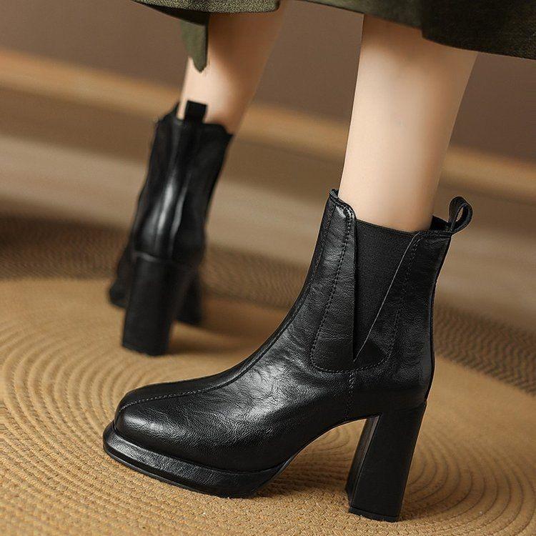 Trendy Black Short Fashion Boots With Round Toe And Waterproof Platform For Women
