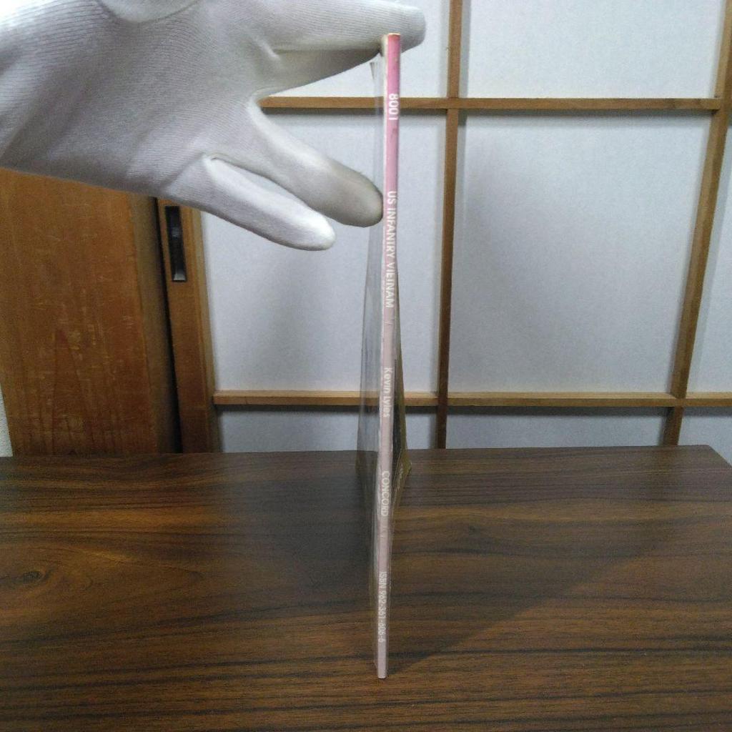 [USED] US Infantry Vietnam Foreign book There are traces of repairs to the spine.